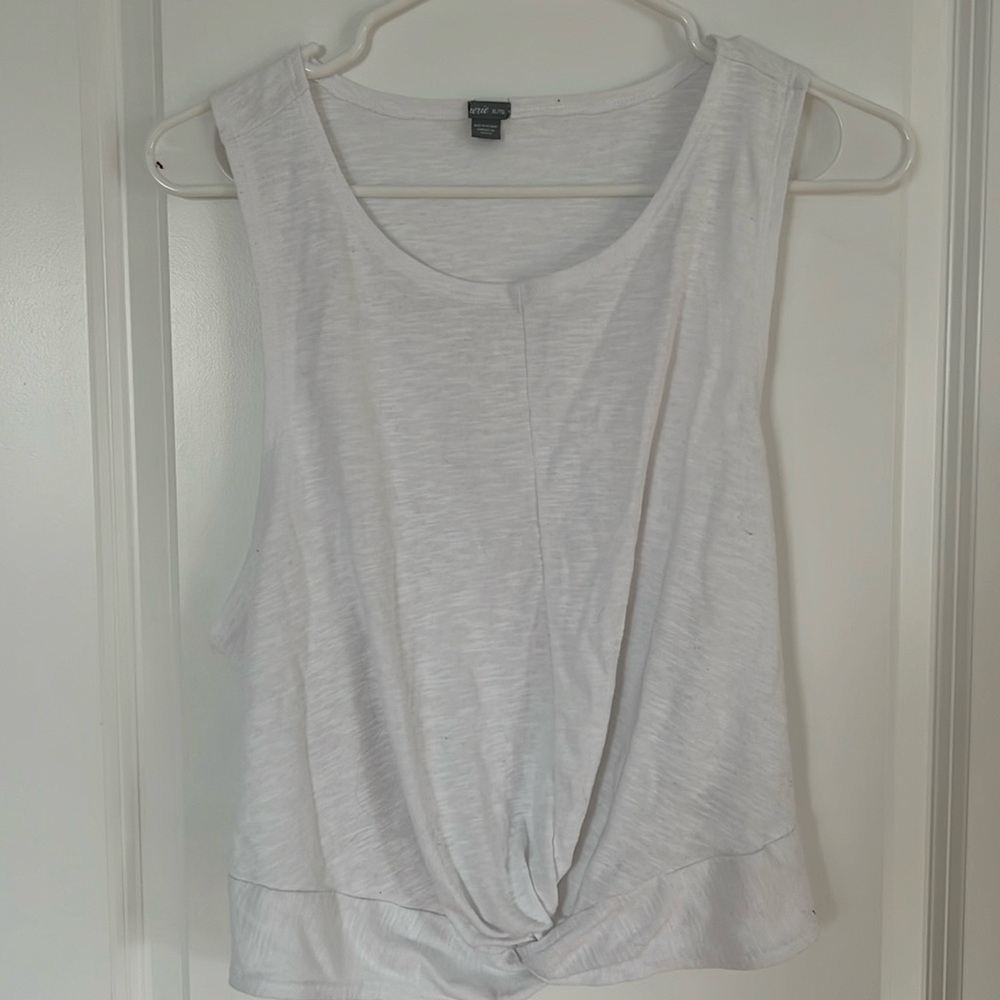 White knot cropped tank